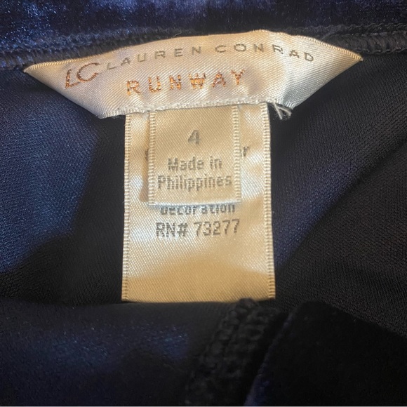 LC Lauren Conrad Runway Velvet Short Size 4 - Picture 3 of 6